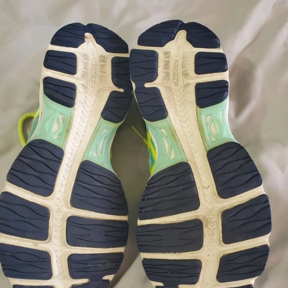 ASICS shoes - Picture 2 of 8